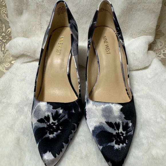 Nine West heels - Picture 2 of 5